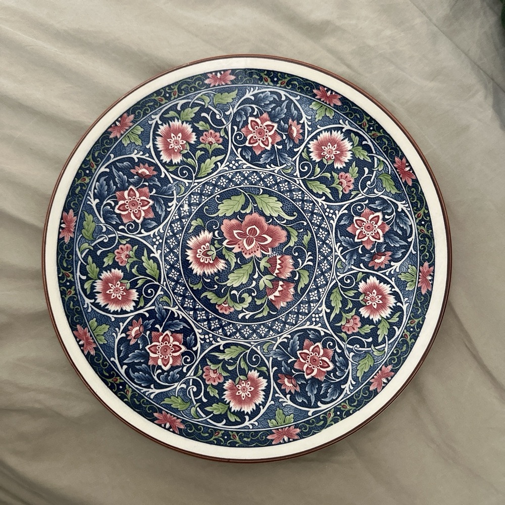 Elegant Plate by Toyo Japan
